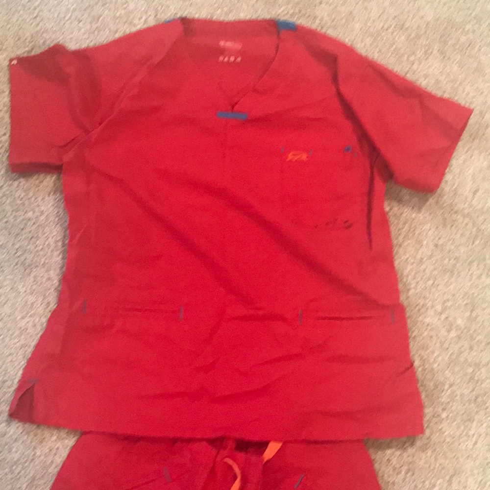 Iguanamed scrubs medium red